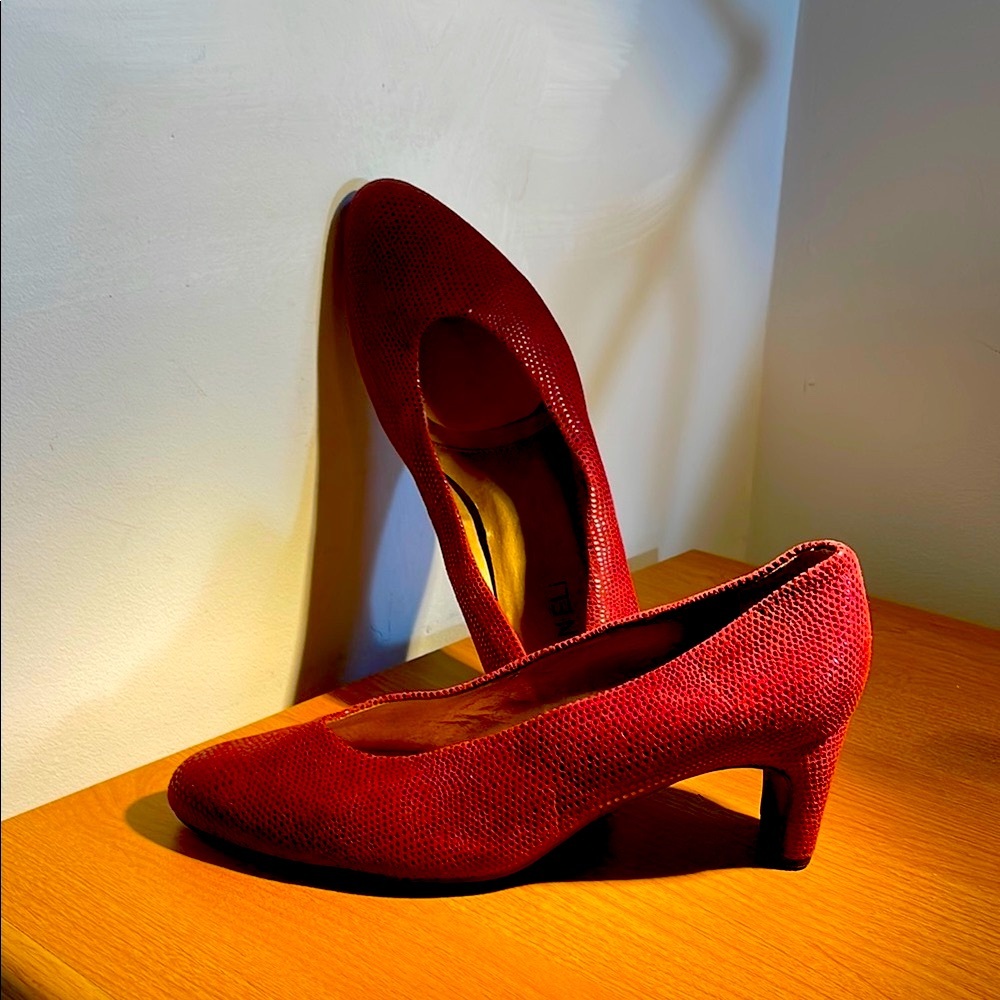 Elegant Red Reptile Pattern Women's Heels 8 1/2 W